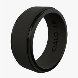 QALO Men’s Polished Step Edge Silicone Ring - Size 11